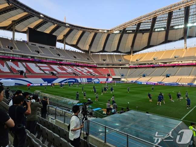 'WE대한' 카드섹션이 준비된 경기장에서 최종훈련에 돌입한 홍명보호. /사진=뉴스1