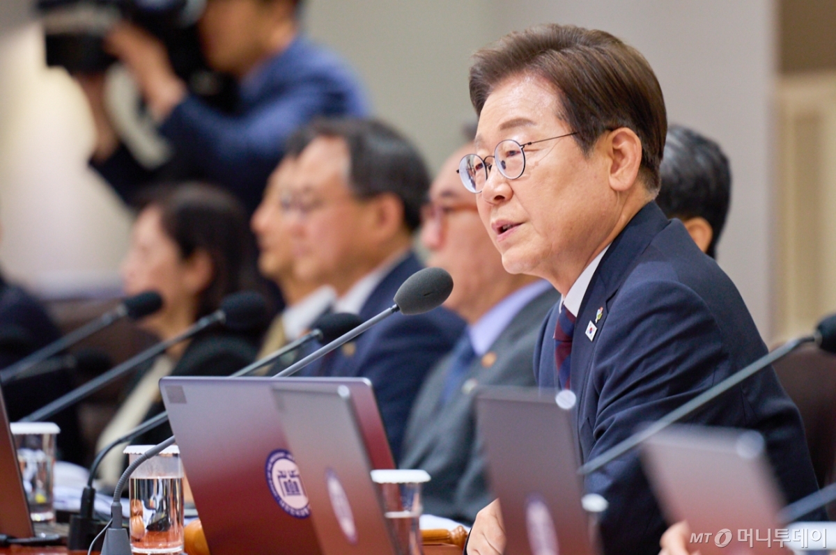 (서울=뉴스1) 허경 기자 = 이재명 대통령이 10일 서울 용산구 대통령실 청사에서 열린 국무회의에서 모두발언을 하고 있다. (대통령실 제공. 재판매 및 DB 금지) 2025.6.10/뉴스1  Copyright © 뉴스1. All rights reserved. 무단 전재 및 재배포,  AI학습 이용 금지. /사진=(서울=뉴스1) 허경 기자