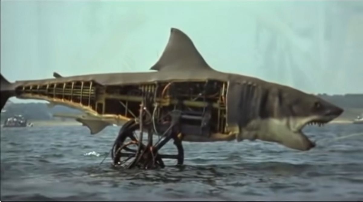 영화 '죠스'에서 사용된 로봇 상어의 모습. /사진=영화 '죠스' 메이킹 필름 영상 