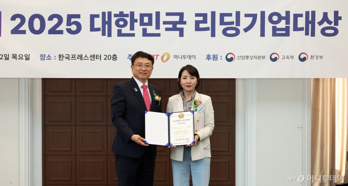 인간면역화 마우스 플랫폼 '씨앤에스알', 2년 연속 'R&D혁신' 수상 - 뉴스 썸네일 이미지