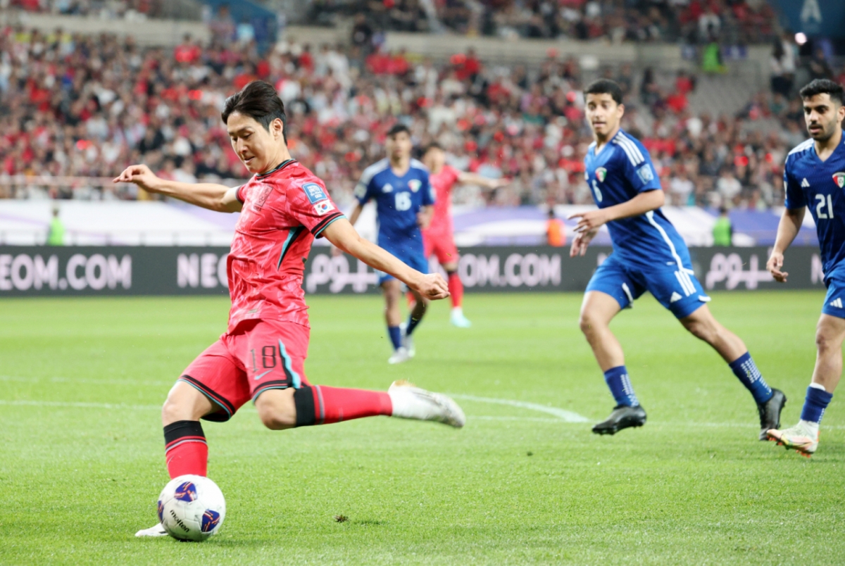 대한민국 이강인이 10일 서울월드컵경기장에서 북중미월드컵 최종예선 마지막 경기인 쿠웨이트전이 열리는 가운데 후반전 초반 골을 성공시킨후 동료들과 자축하고 있다. /사진=강영조 선임기자