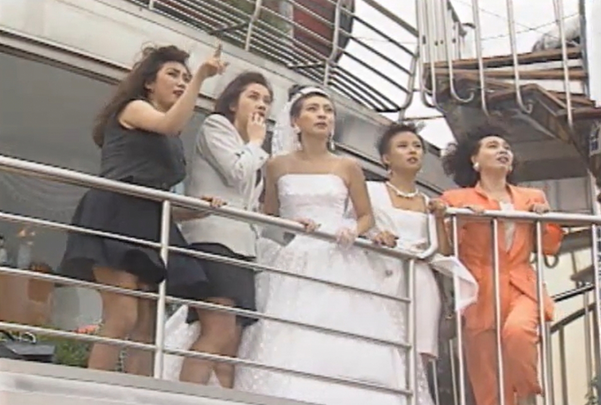 사고기는 영화 '남자 위에 여자'의 주연 배우 황신혜와 변영훈의 선상 결혼식 장면을 촬영하고 있었다. /사진=KBS 방송화면 갈무리