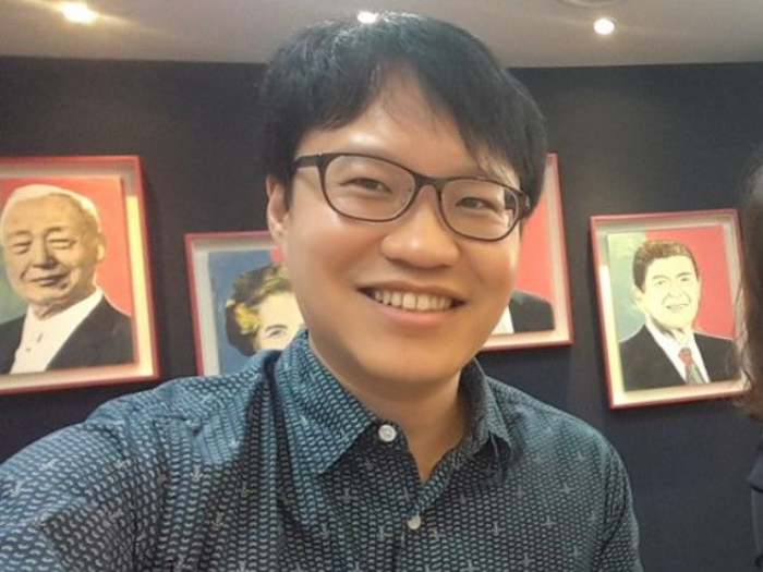 친일적 역사관으로 여러 차례 논란을 일으킨 만화가 윤서인씨가 일본의 한 숙박시설에서 한국인이라는 이유로 차별을 당한 사건이 벌어졌다. 사진=윤서인 페이스북 갈무리