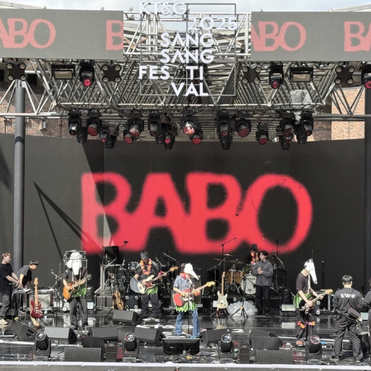 AKMU(악뮤) 이찬혁이 이끄는 밴드 'BABO'(바보)가 이찬혁을 등에 업고 특혜를 받고 있다는 비판이 나왔다. /사진=인스타그램 갈무리