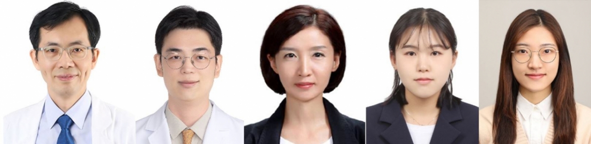 (사진 왼쪽부터)경희대병원 원장원(가정의학과)·김기영(안과) 교수와 경희대 의과대학 김미지 교수, 조현진 연구원, 박연정 학부생