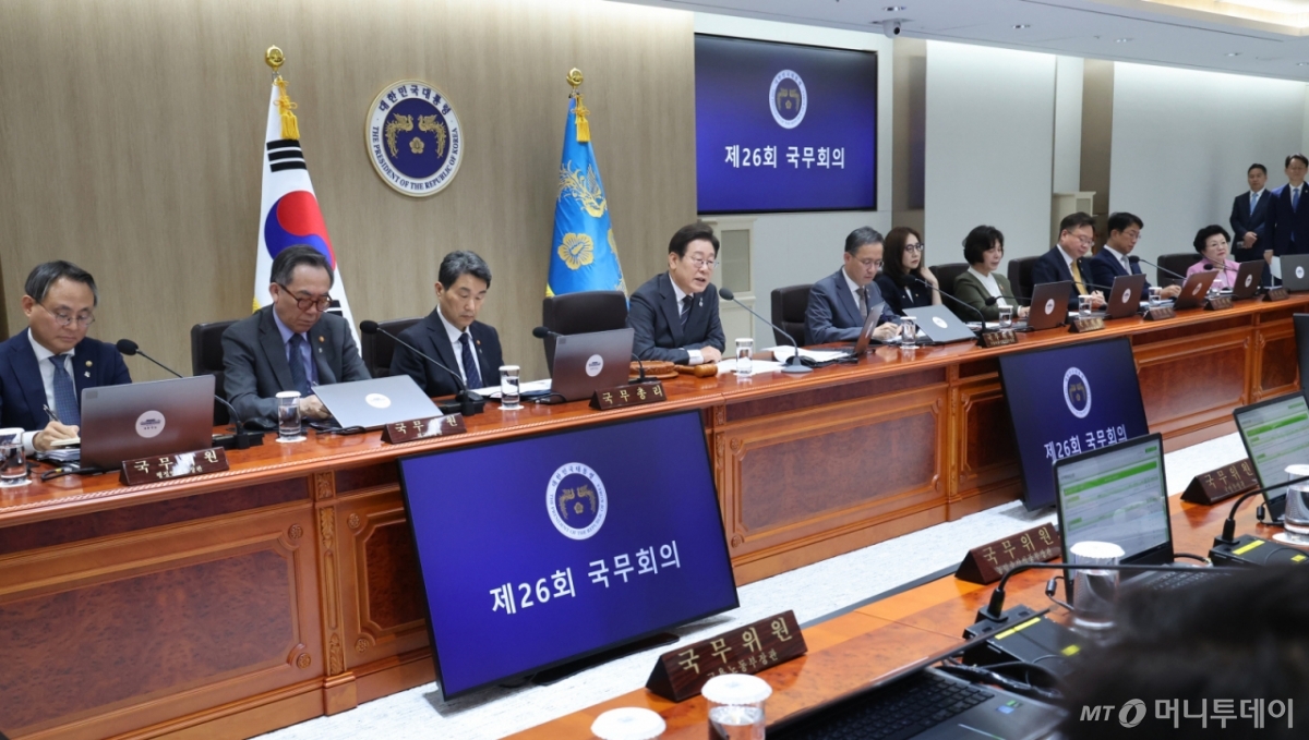 [서울=뉴시스] 고범준 기자 = 이재명 대통령이 19일 서울 용산구 대통령실 청사에서 열린 국무회의에서 발언하고 있다. (대통령실통신사진기자단) 2025.06.19. bjko@newsis.com /사진=