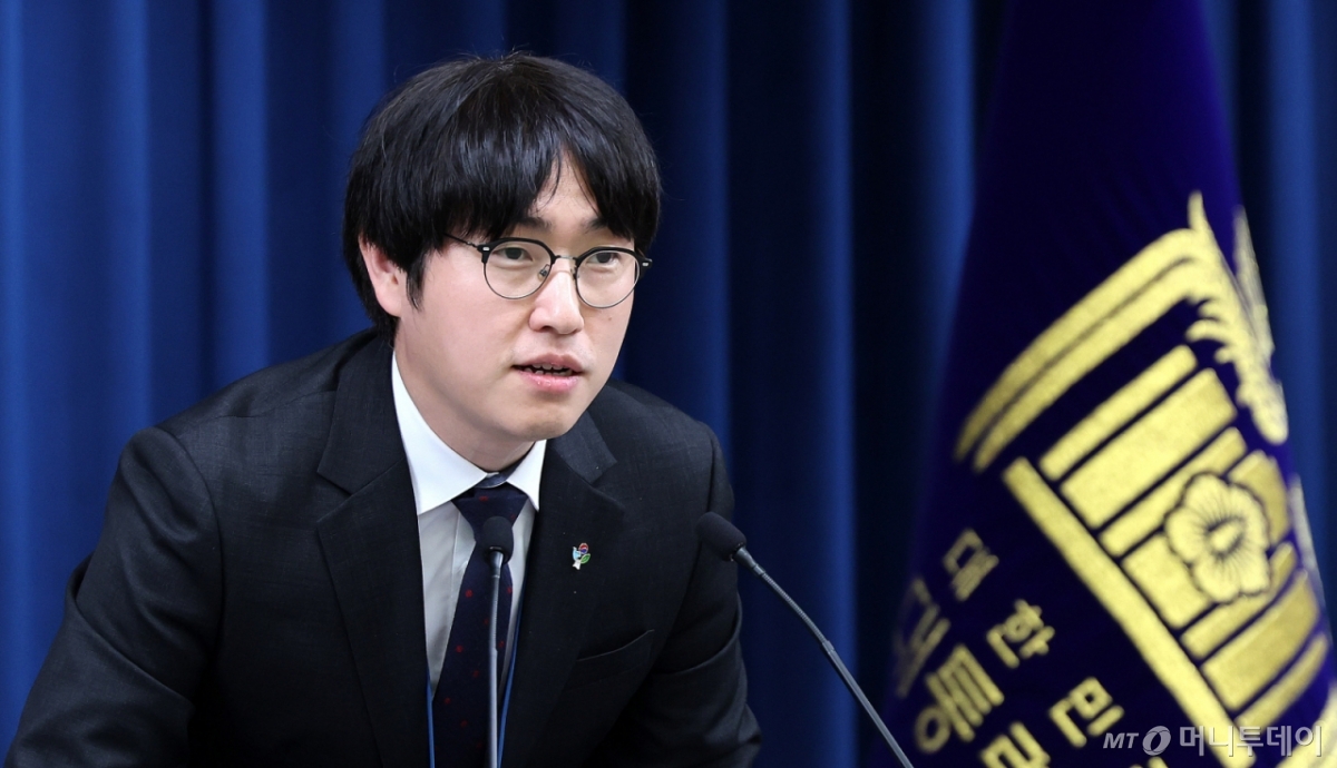 (서울=뉴스1) 박지혜 기자 = 하정우 AI미래기획수석이 19일 서울 용산구 대통령실 청사에서 이공계특별법 관련 브리핑을 하고 있다.  2025.6.19/뉴스1  Copyright © 뉴스1. All rights reserved. 무단 전재 및 재배포,  AI학습 이용 금지. /사진=(서울=뉴스1) 박지혜 기자