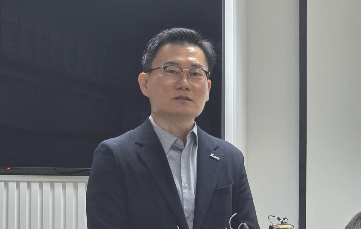 권철근 OK저축은행 프로배구단 단장이 24일 서울 마포구 상암동 KGIT센터 한국배구연맹(KOVO) 기자실에서 부산 연고 이전 관련 입장을 발표하고 있다. /김명석 기자