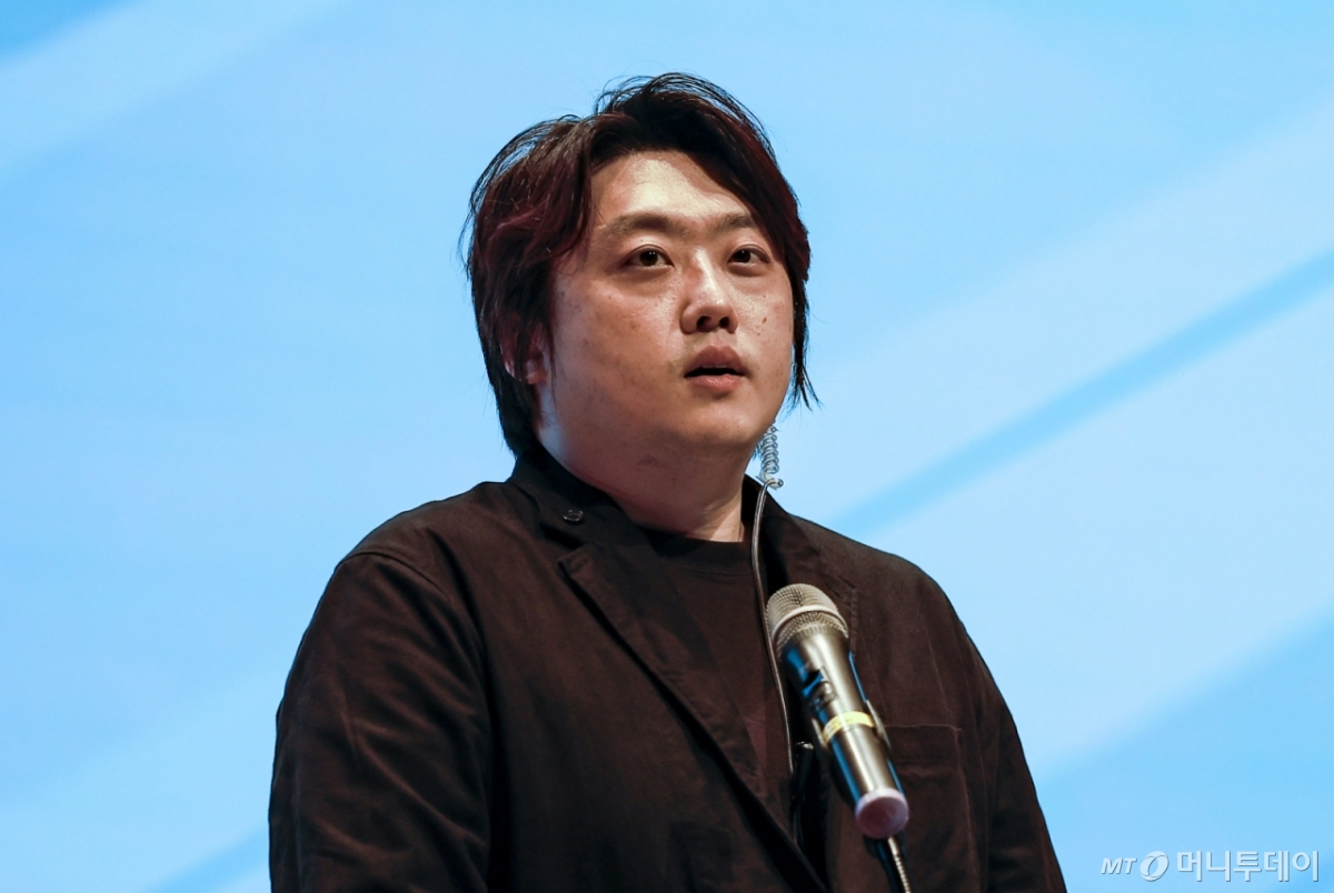 [서울=뉴시스] 정병혁 기자 = 박단 대한전공의협의회 비상대책위원장이 17일 서울 강남구 코엑스에서 열린 2025 젊은의사포럼에서 개회사를 하고 있다. 2025.05.17. jhope@newsis.com /사진=정병혁