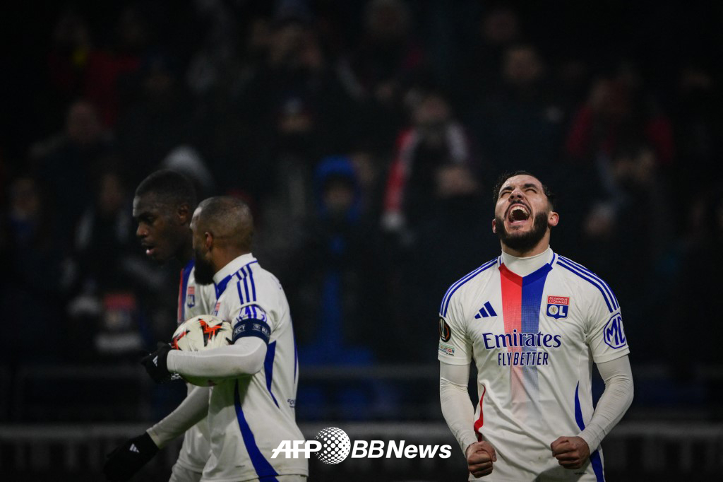 지난 시즌까지 올랭피크 리옹에서 뛰다 맨체스터 시티로 이적한 라얀 셰르키(오른쪽). /AFPBBNews=뉴스1