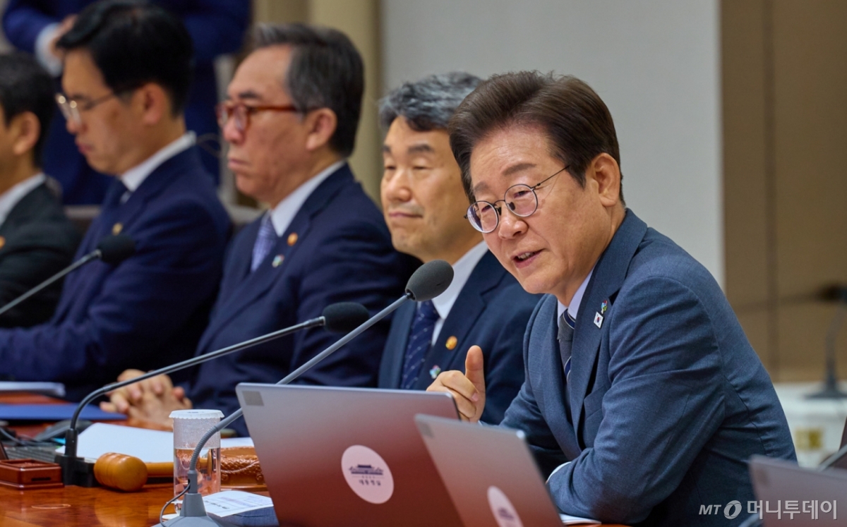 (서울=뉴스1) 허경 기자 = 이재명 대통령이 24일 서울 용산 대통령실 청사에서 열린 국무회의에서 발언하고 있다. (대통령실 제공. 재판매 및 DB 금지) 2025.6.24/뉴스1 Copyright © 뉴스1. All rights reserved. 무단 전재 및 재배포, AI학습 이용 금지. /사진=(서울=뉴스1) 허경 기자