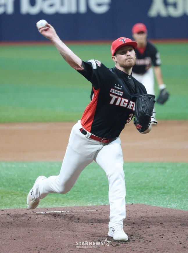 애덤 올러가 키움전 투구를 펼치고 있다. /사진=김진경 대기자