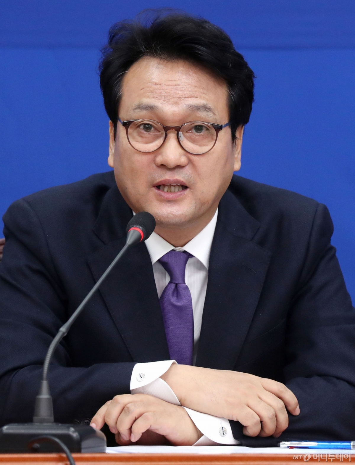 더불어민주당 안민석 의원이 12일 오전 서울 여의도 국회에서 열린 제21대 총선 문화-예술 공약을 발표회에서 발언하고 있다.