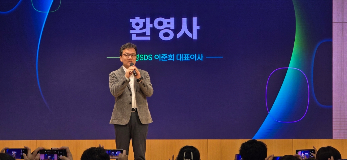 이준희 삼성SDS 대표가 26일 서울 잠실 삼성SDS 사옥에서 진행된 미디어 데이에서 에이전틱 AI 시대를 열어가기 위한 삼성SDS의 전략을 소개하고 있다. / 사진=황국상 기자