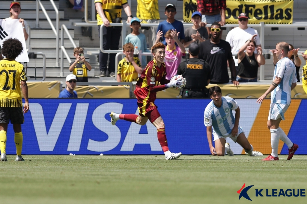 26일(한국시간) 미국 오하이오주 신시내티의 TQL 스타디움에서 열린 2025 국제축구연맹(FIFA) 클럽 월드컵 조별리그 F조 3차전 보루시아 도르트문트전에 출전한 울산 HD 조현우. /사진=한국프로축구연맹 제공