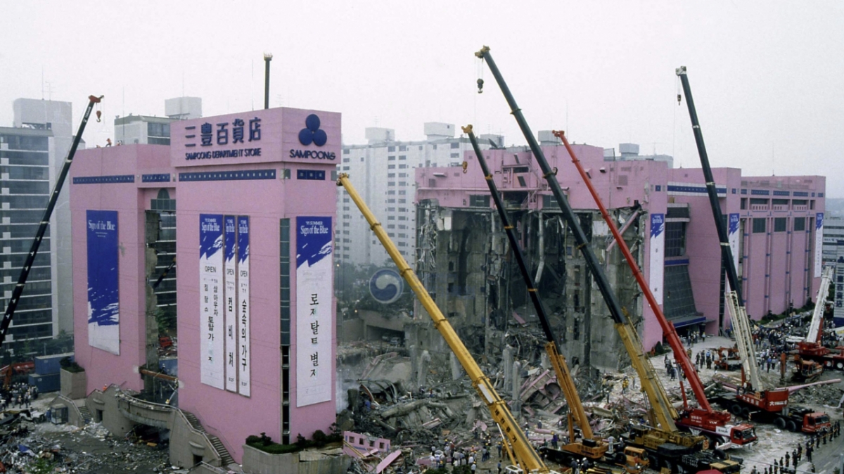 1995년 6월29일, 서울 서초구 서초동 삼풍백화점이 붕괴된 사고 현장./사진=국가기록원