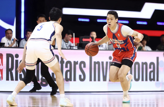 경기에 집중하는 에디 다니엘(오른쪽). /사진=미국프로농구(NBA) 라이징 스타 인비테이셔널 SNS