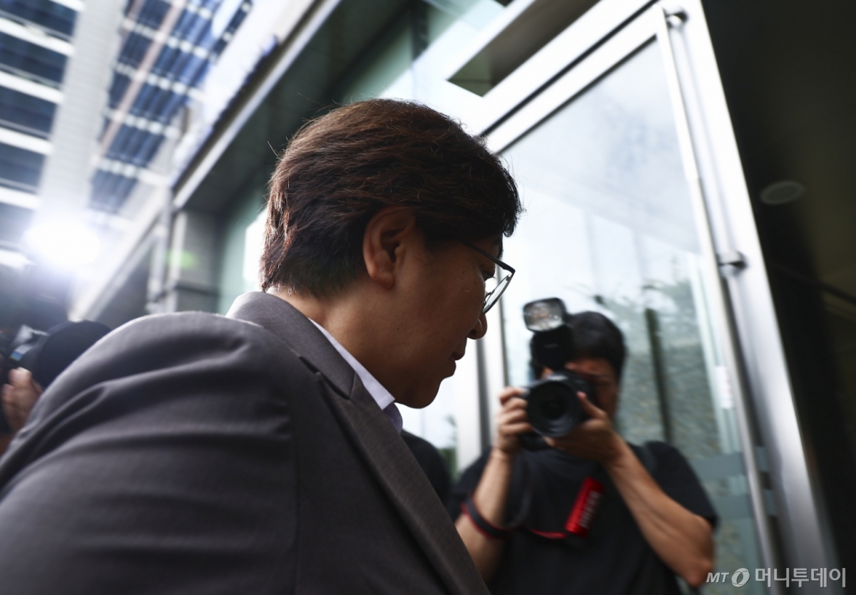 [서울=뉴시스] 김근수 기자 = 정은경 보건복지부 장관 후보자가 30일 서울 중구 T타워에 마련된 후보자 사무실로 출근하고 있다. 2025.06.30. ks@newsis.com /사진=김근수