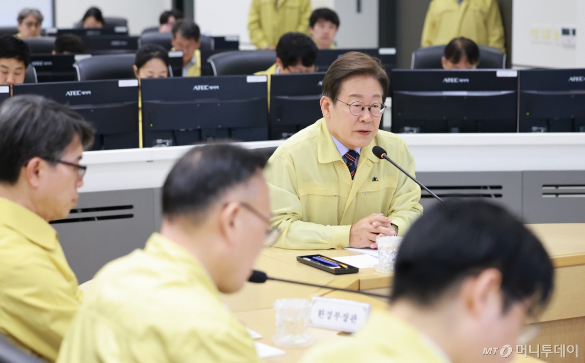 [서울=뉴시스] 최진석 기자 = 이재명 대통령이 12일 서울 서초구 한강홍수통제소에서 열린 수해(장마) 대비 현장 점검 회의에서 발언하고 있다. (대통령실통신사진기자단) 2025.06.12. myjs@newsis.com /사진=최진석