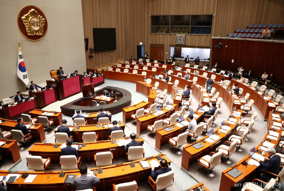 (서울=뉴스1) 김민지 기자 = 한병도 국회 예산결산특별위원장이 1일 오전 서울 여의도 국회에서 열린 제426회국회(임시회) 예산결산특별위원회 제2차 전체회의에서 개의를 하고 있다. 2025.7.1/뉴스1  Copyright © 뉴스1. All rights reserved. 무단 전재 및 재배포,  AI학습 이용 금지. /사진=(서울=뉴스1) 김민지 기자