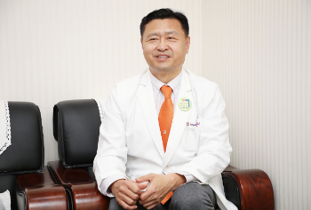 힘찬병원 척추클리닉 고한승 병원장./사진=힘찬병원