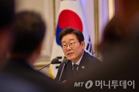 (서울=뉴스1) 이재명 기자 = 이재명 대통령이 지난 3일 서울 청와대 영빈관에서 열린 ‘대통령의 30일, 언론이 묻고 국민에게 답하다’ 기자회견에서 발언을 하고 있다. (이재명 대통령 SNS. 재판매 및 DB 금지) 2025.7.4/뉴스1  Copyright © 뉴스1. All rights reserved. 무단 전재 및 재배포,  AI학습 이용 금지. /사진=(서울=뉴스1) 이재명 기자