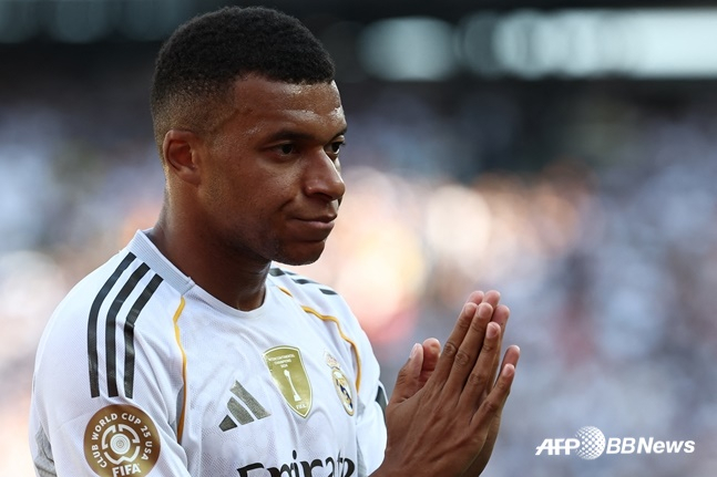 킬리안 음바페가 6일(한국시간) 미국 뉴저지의 메트라이프 스타디움에서 열린 레알 마드리드 대 도르트문트의 '2025 국제축구연맹(FIFA) 클럽 월드컵' 8강에서 골 세리머니를 하고 있다. /AFPBBNews=뉴스1