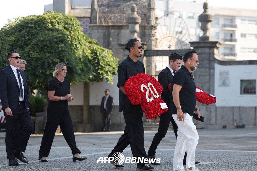 6일 포르투갈 곤두마르 교회에서 거행된 디오구 조타 장례식 모습./AFPBBNews=뉴스1