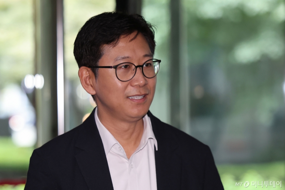 배경훈 과학기술정보통신부 장관 후보자의 국회 인사청문회가 오는 14일로 확정됐다. 사진은 지난달 25일 오전 서울 종로구 광화문 우체국에 마련된 인사청문회 준비 집무실로 출근하는 배 후보자의 모습. /사진=뉴시스