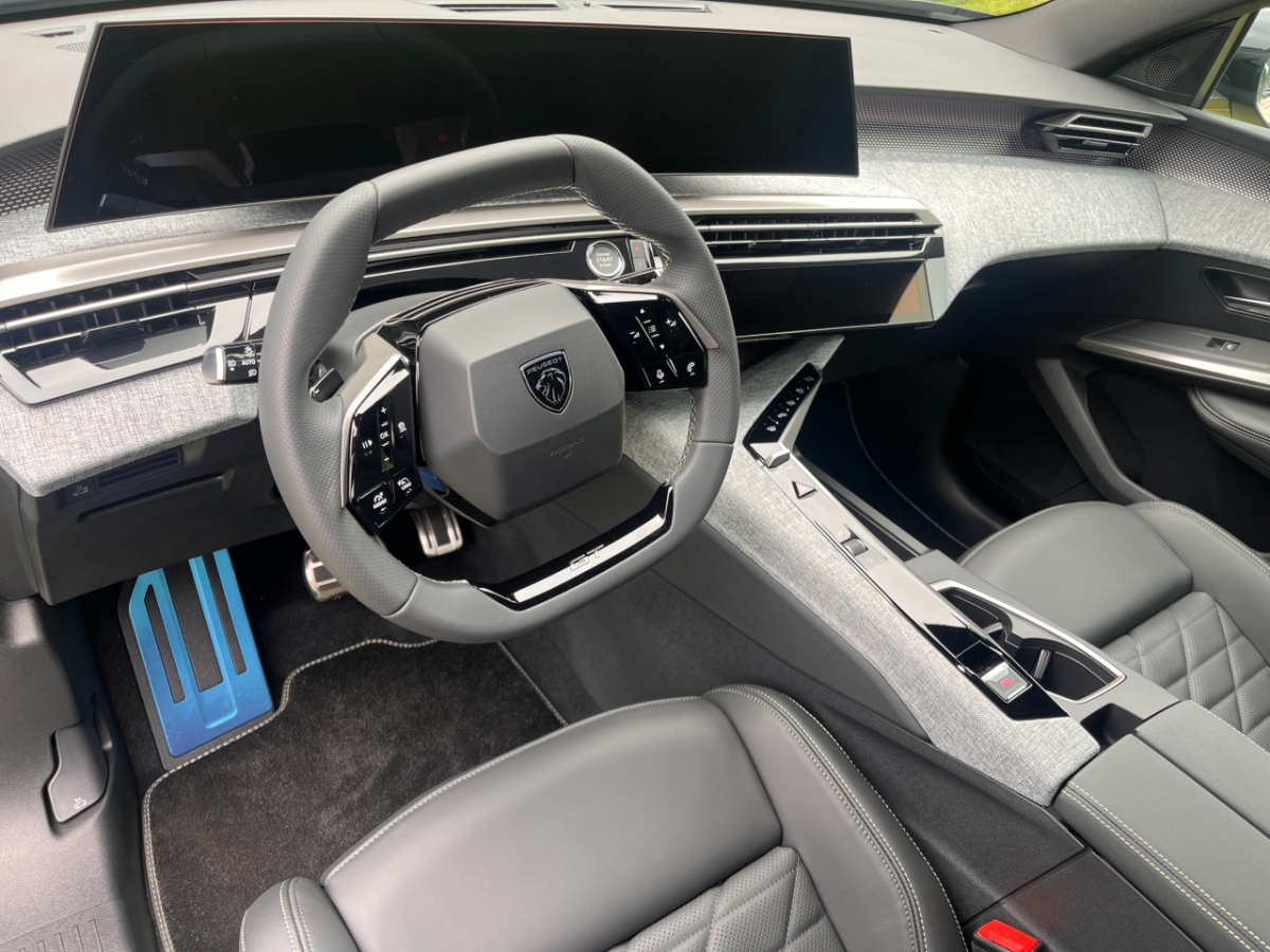 푸조 3008 스마트 하이브리드의 내부 모습/사진= 임찬영 기자