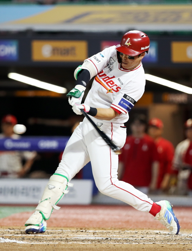 한유섬이 6회말 투런 홈런을 터뜨리고 있다. /사진=SSG 랜더스 제공