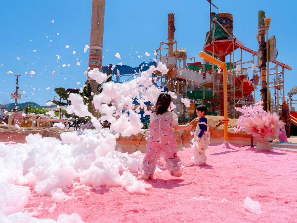 롯데워터파크의 모래놀이 체험공간 '핑크 아일랜드'. / 사진 = 롯데워터파크 제공