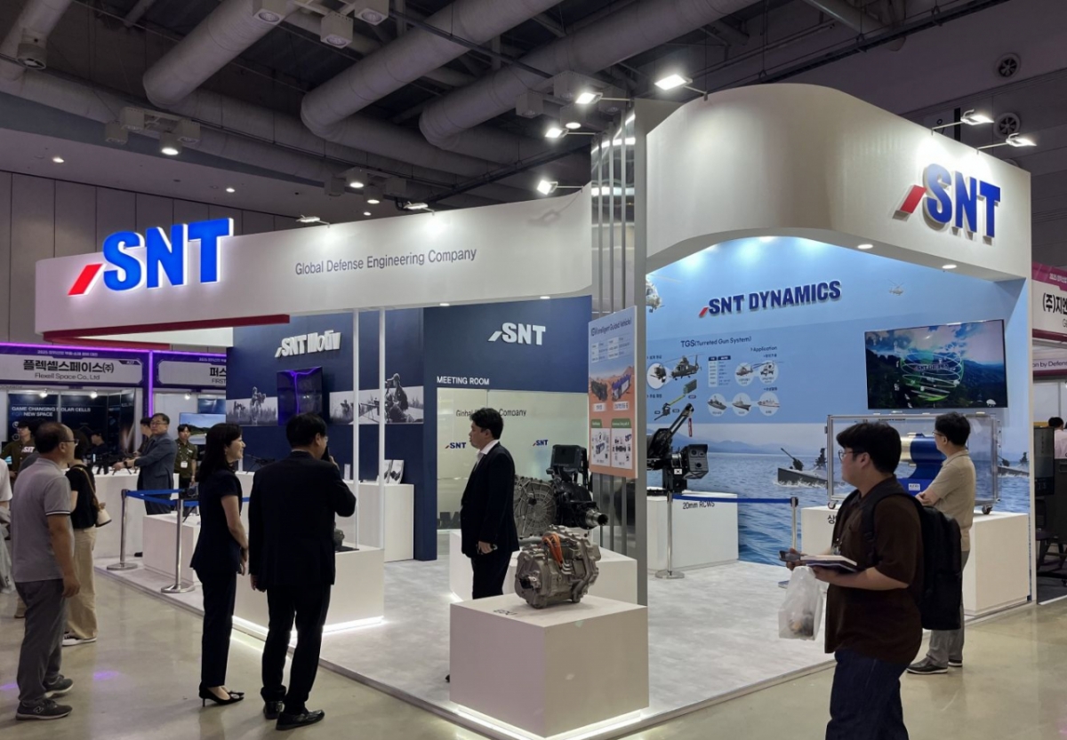 SNT다이내믹스가 2025 방위산업 부품·소재 장비대전에 참가해 방위산업 핵심부품과 차세대 방산기술을 선보이고 있다./사진제공=SNT다이내믹스