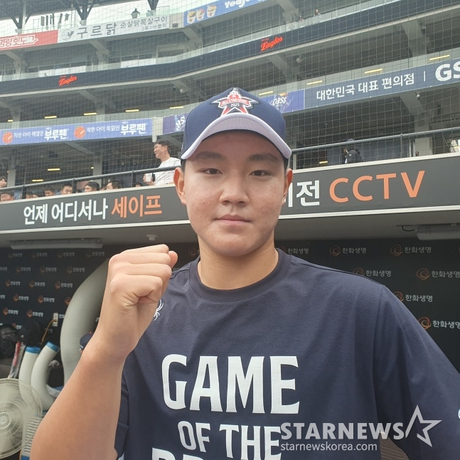 경기항공고 양우진이 지난 6월 2일 대전 한화생명 볼파크에서 열린 2025 제3회 한화 이글스배 고교·대학 올스타전을 앞두고 취재진과 인터뷰했다. /사진=김동윤 기자