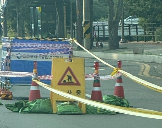 인천시에는 이날 오후 12시30분쯤 서구 당하동 편도 3차로 일대에서 싱크홀이 발생했다는 내용으로 경찰 공동 대응 요청이 접수됐다./사진=뉴스1