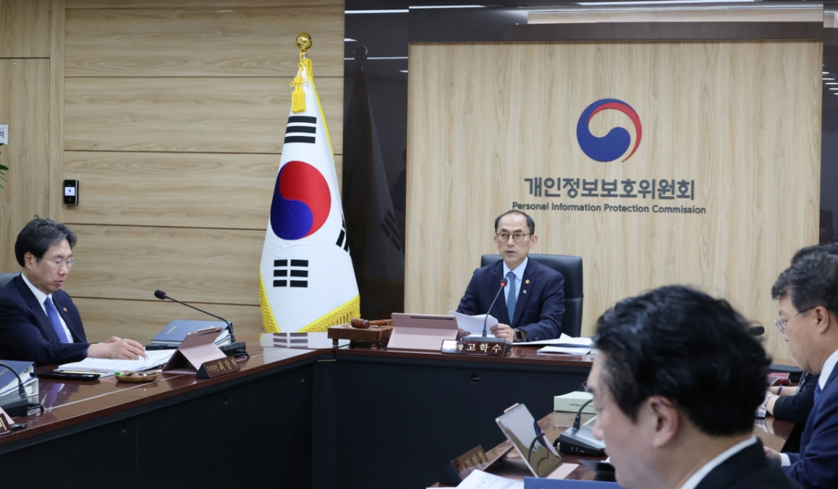 고학수 개인정보보호위원장이 지난달 25일 서울 종로구 정부서울청사에서 열린 개인정보보호위원회 2025년 제14회 전체회의에 참석해 발언하고 있다./사진=뉴시스
