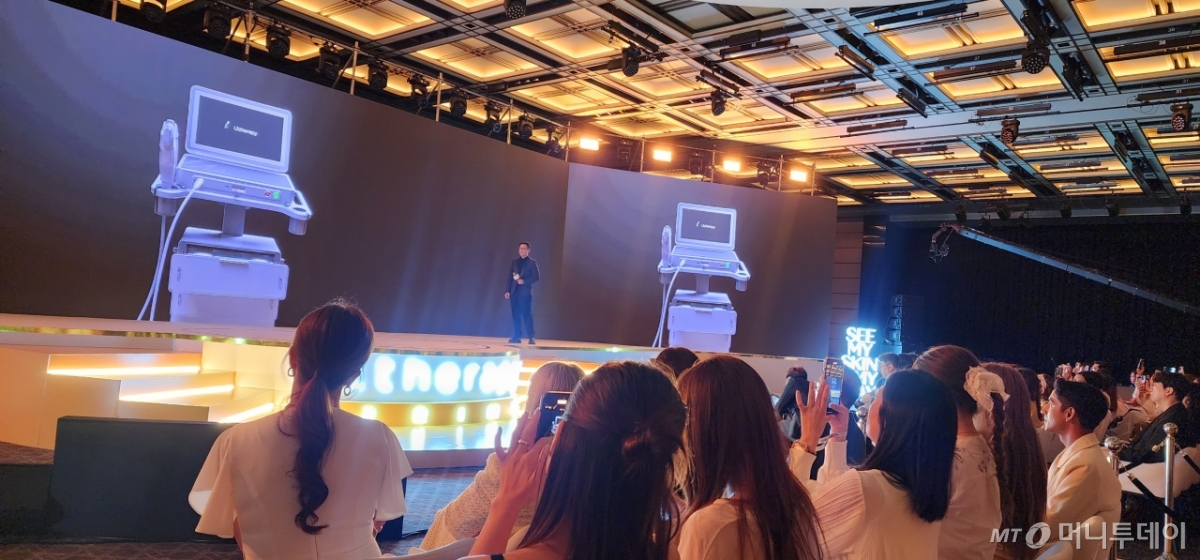 이날 해외 기자·셀럽 등이 참석한 가운데 울쎄라피 프라임이 소개됐다. 이 기기는 국내에서 지난 3월 출시됐다. 시술 전부터 초음파 영상으로 환자 개인별 피부 구조·두께를 확인한 후, 시술 계획을 수립한다. /사진=-정심교 기자