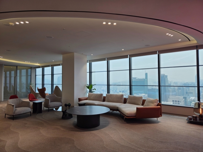 미래에셋증권 1호 패밀리오피스 센터 'The Sage 패밀리오피스 강남'의 로비. /사진=배한님 기자