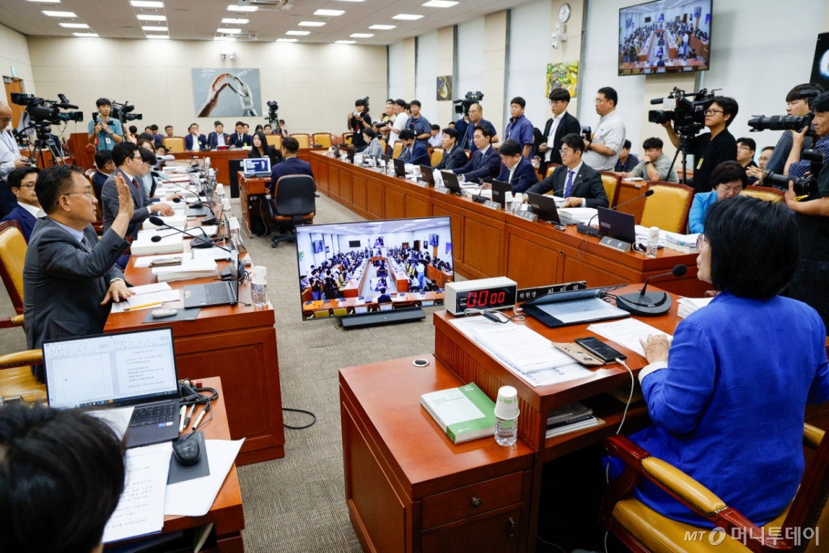 (서울=뉴스1) 안은나 기자 = 14일 오후 서울 여의도 국회 과학기술정보방송통신위원회에서 열린 배경훈 과학기술정보통신부 장관 후보자 인사청문회에서 최형두 국민의힘 간사가 의사진행 발언을 요구하고 있다. 2025.7.14/뉴스1 Copyright © 뉴스1. All rights reserved. 무단 전재 및 재배포, AI학습 이용 금지.