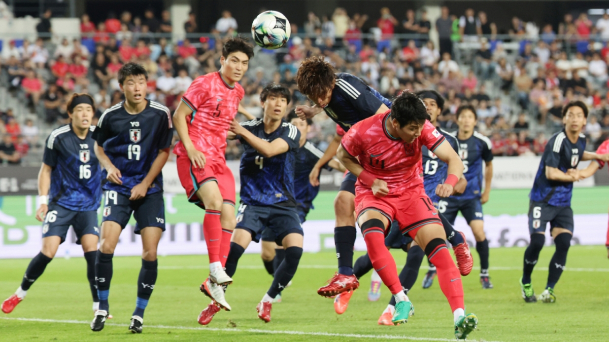 15일 경기 용인시 용인미르스타디움에서 열린 2025 동아시아축구연맹(EAFF) E-1 챔피언십 남자부 대한민국과 일본의 경기, 한국의 박승욱이 헤딩슛을 시도하는 모습. /사진=뉴시스 