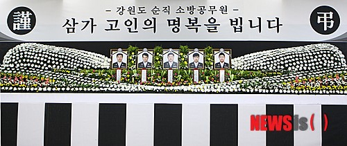 전남 광주에서 추락한 헬기사고로 순직한 강원소방본부 소속 제1항공대 대원들의 분향소./사진=뉴시스