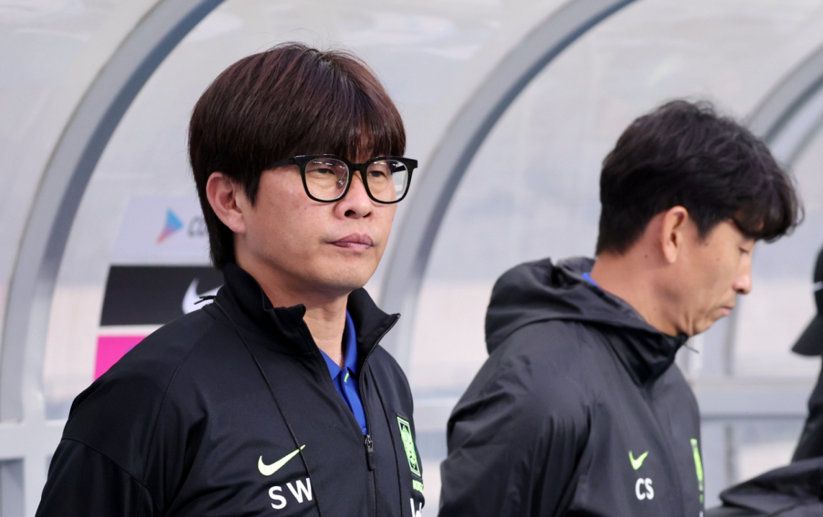 신상우 여자축구대표팀 감독이 지난달 2일 용인미르종합운동장에서 열린 국가대표평가전 대한민국과 콜롬비아의 경기에서 지휘하고 있다.2025.06.02. /사진=강영조 선임기자