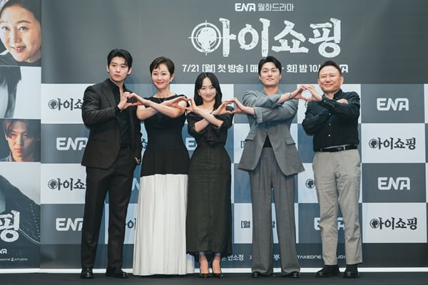 ENA 월화드라마 '아이쇼핑' 제작발표회에 참석한 김진영(덱스)(사진 맨 왼쪽부터 오른쪽으로), 염정아, 원진아, 최영준, 오기환 감독./사진=ENA