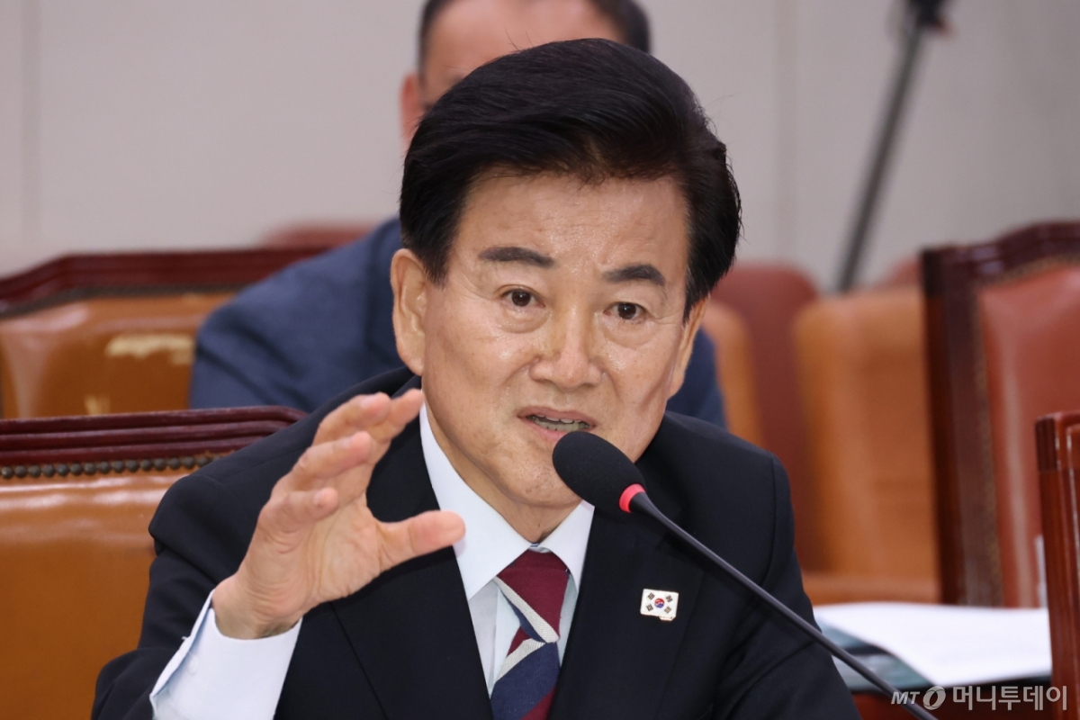 정동영 통일부 장관 후보자가 14일 오전 서울 여의도 국회 외교통일위원회 전체회의장에서 열린 인사청문회에서 의원 질의에 답하고 있다. 2025.7.14/뉴스1 Copyright © 뉴스1. All rights reserved. 무단 전재 및 재배포, AI학습 이용 금지.
