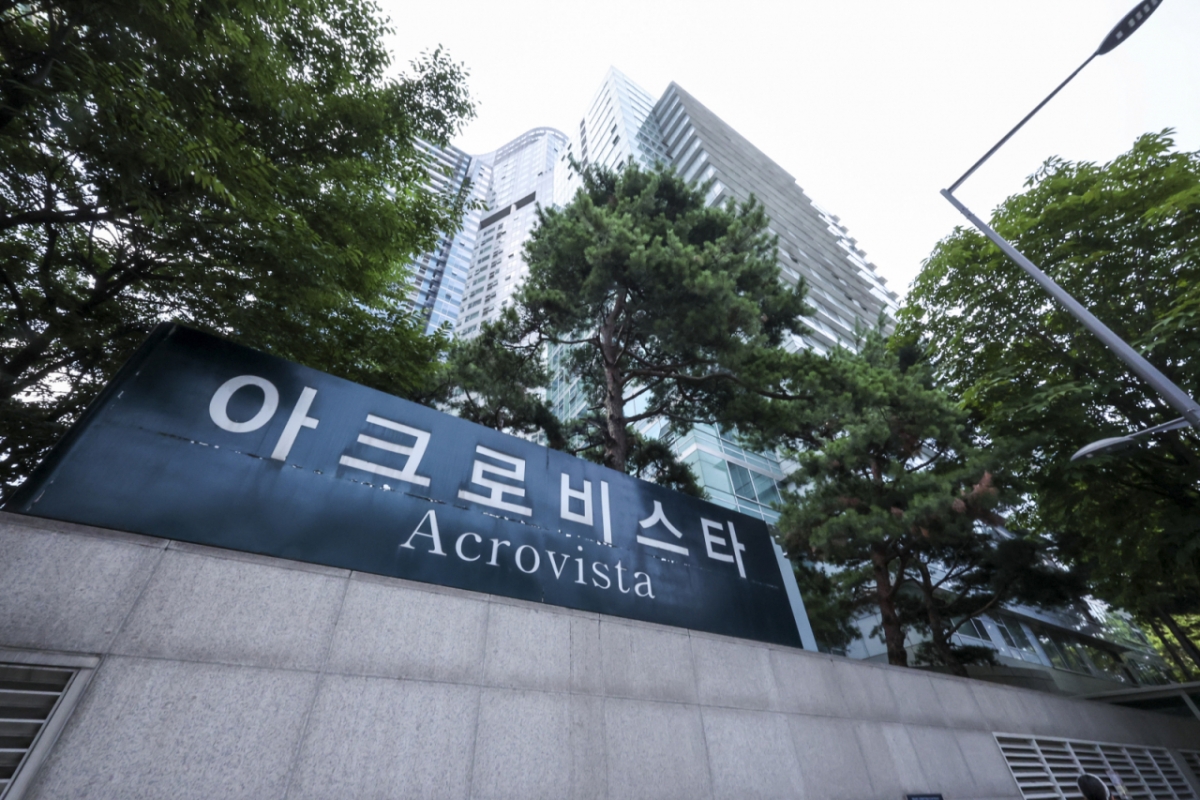 김건희 여사의 각종 의혹을 수사 중인 특별검사팀이 25일 오전 윤석열 전 대통령 부부 사저에 대한 압수수색에 돌입했다. /사진=뉴시스