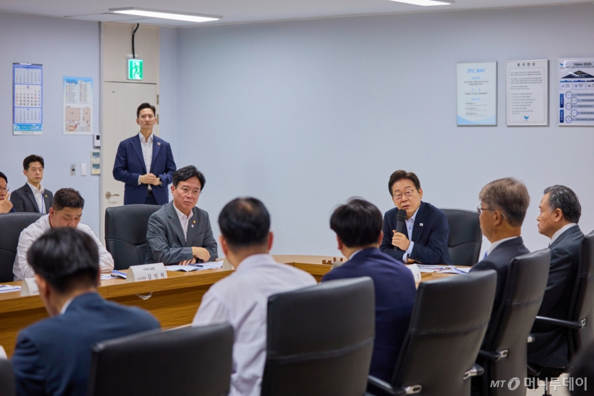 (서울=뉴스1) 이재명 기자 = 이재명 대통령이 지난 25일 경기 시흥시 SPC삼립 시화공장에서 열린 '산업재해 근절 현장 노사간담회'에서 발언을 하고 있다. (이재명 대통령 SNS. 재판매 및 DB금지) 2025.7.26/뉴스1  Copyright © 뉴스1. All rights reserved. 무단 전재 및 재배포,  AI학습 이용 금지. /사진=(서울=뉴스1) 이재명 기자