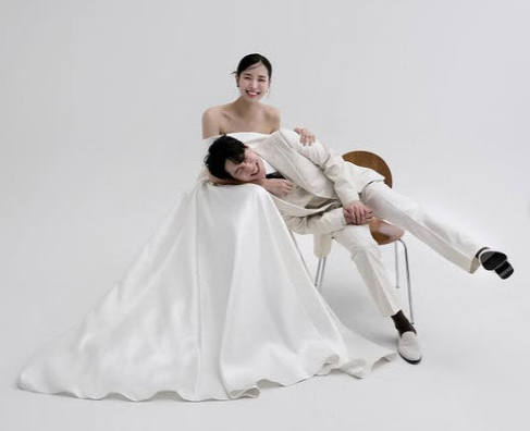 최현석 셰프의 딸이자 모델 겸 배우로 활동 중인 최연수가 딕펑스 김태현과의 결혼 소식을 직접 밝혔다./사진=인스타그램