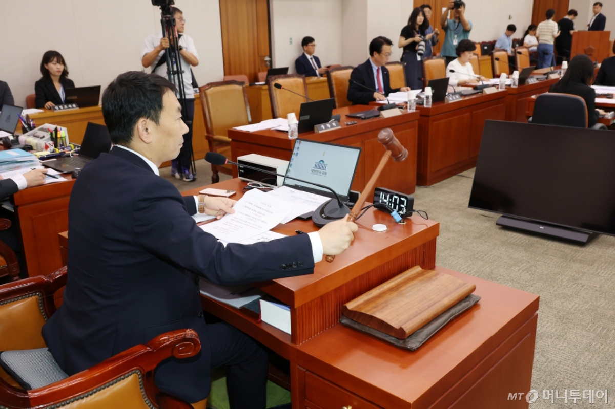 (서울=뉴스1) 이광호 기자 = 28일 오후 서울 여의도 국회에서 열린 법제사법위원회의 제3차 법안심사제1소위원회에서 김용민 소위원장이 상법 일부개정법률안을 상정하고 있다. 2025.7.28/뉴스1 Copyright © 뉴스1. All rights reserved. 무단 전재 및 재배포, AI학습 이용 금지. /사진=(서울=뉴스1) 이광호 기자