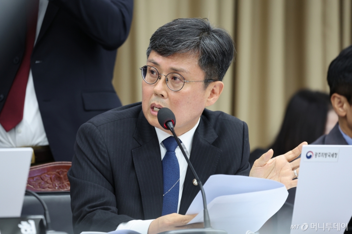 (광주=뉴스1) 김태성 기자 = 안도걸 더불어민주당 의원이 24일 정부광주지방합동청사에서 열린 국회 기획재정위원회 광주지방국세청 국정감사에서 질의하고 있다. 2024.10.24/뉴스1  Copyright © 뉴스1. All rights reserved. 무단 전재 및 재배포,  AI학습 이용 금지. /사진=(광주=뉴스1) 김태성 기자