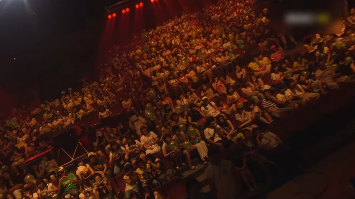 알몸을 보고 당황한 관중들. /사진=MBC '음악캠프' 